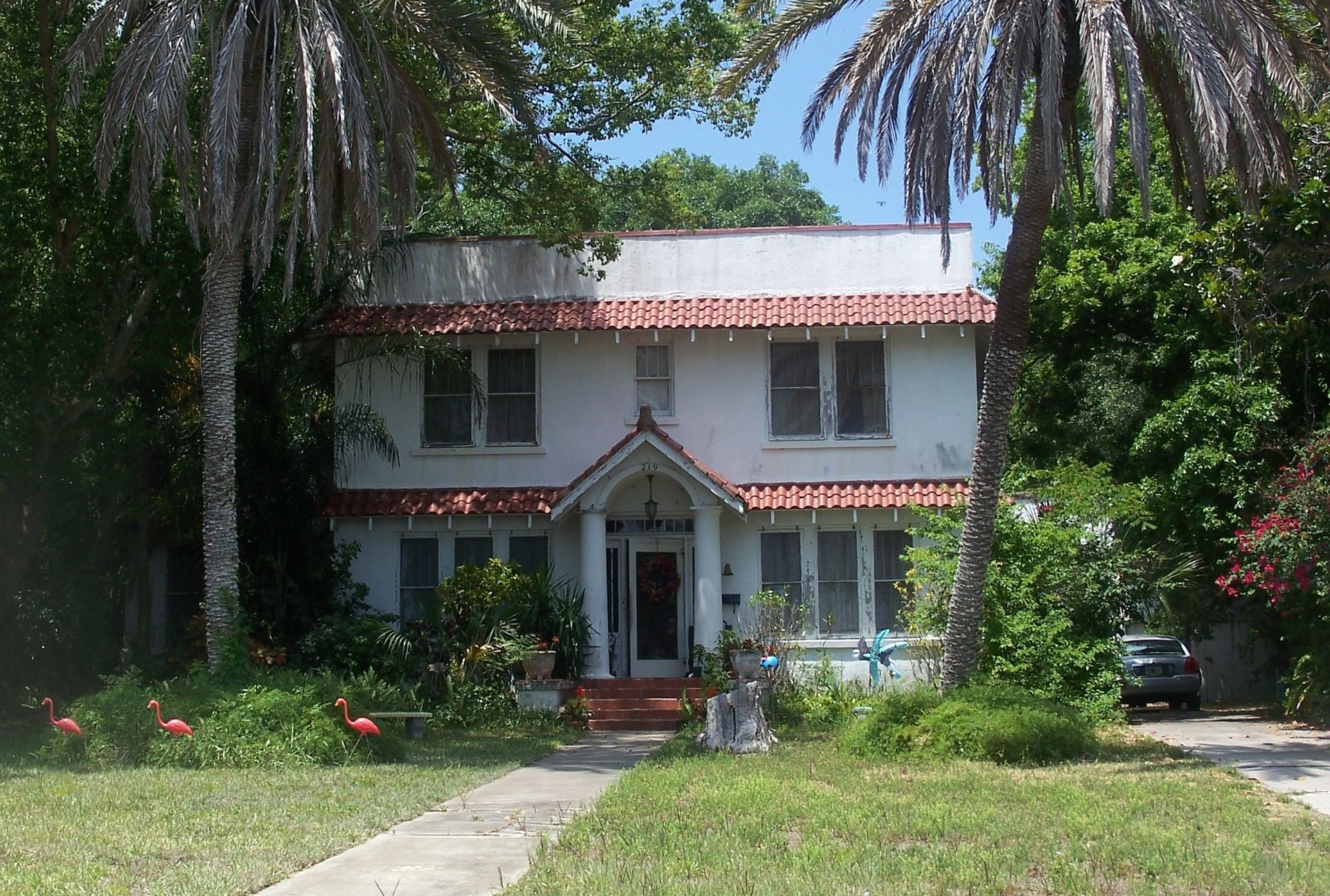 Rockledge Drive Residential Historic District streetscape.