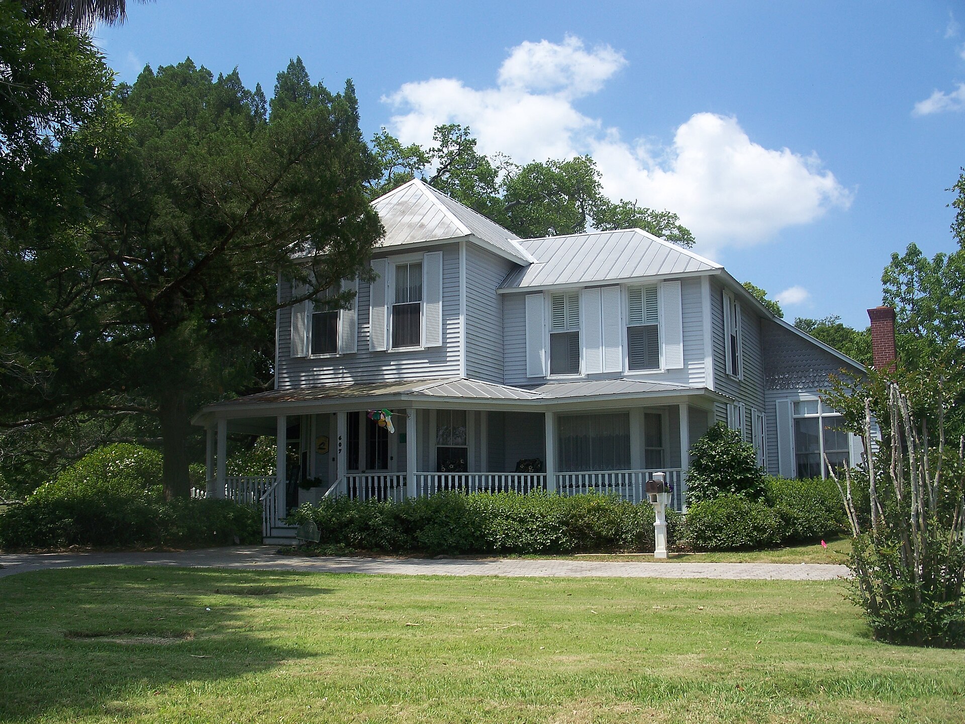 Historic residence along Rockledge Drive in the residential historic district